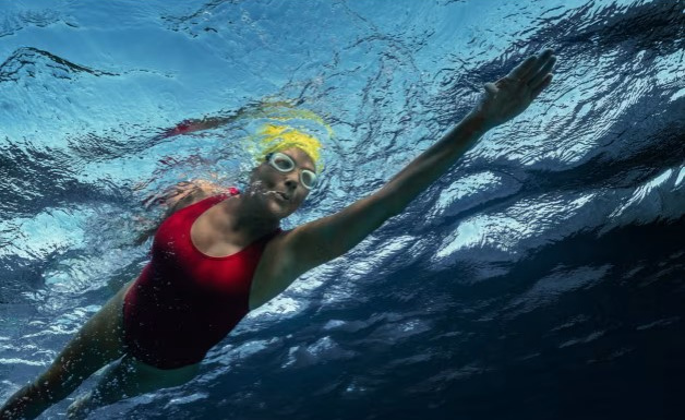 Annette Benning as Diana Nyad swimming